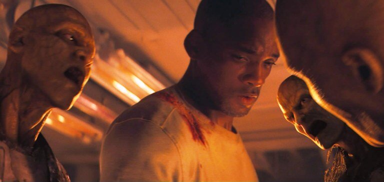 Примерно так я себя ощущаю, когда выхожу на работу каждый день. Кадр из фильма "Я - легенда" (США, 2007г.). Фото из открытых источников (сайт: Яндекс.Картинки).