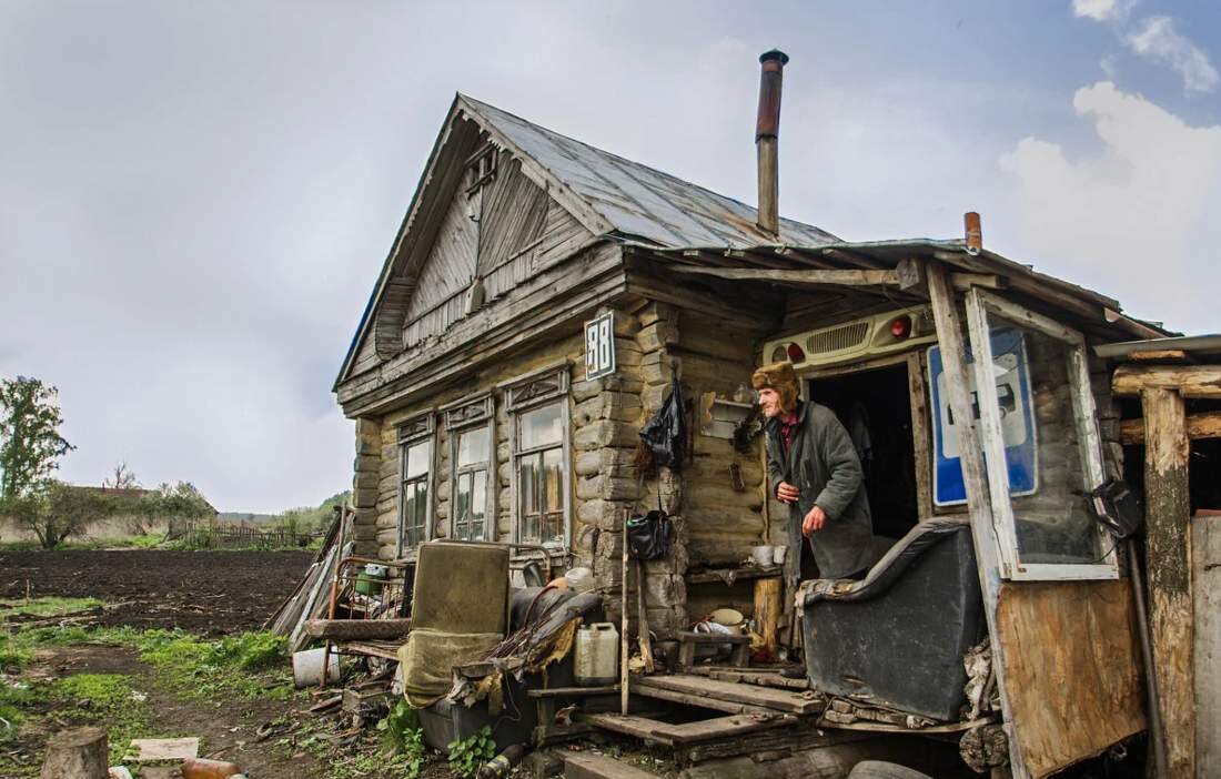 О том, что когда-то жизнь улучшалась, люди лишь вспоминают