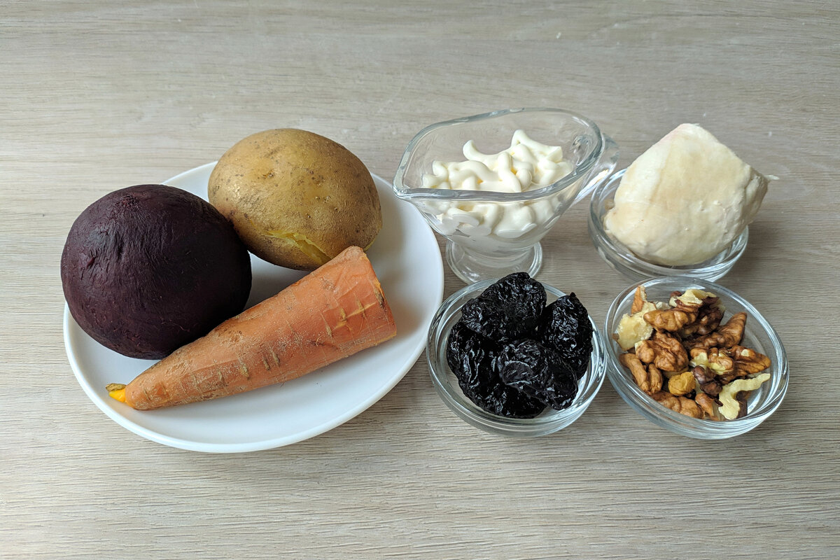 Ингредиенты для приготовления салата «Гренадер»