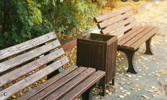 Уличная мебель из переработанного пластика