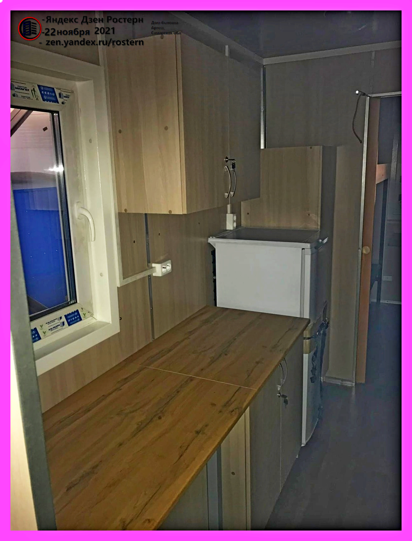 кухня в даче-бытовке стиль вагон. источник фото: zen.yandex.ru/rostern