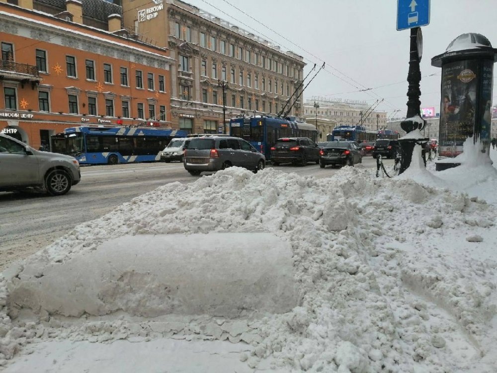 Снежный коллапс на улицах Петербурга. Источник: ТГ-канал "Протестный Петербург"
