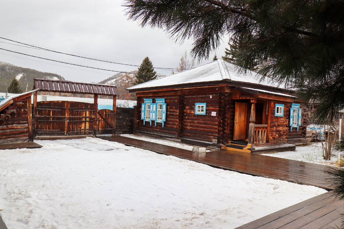 Двор усадьбы изнутри.