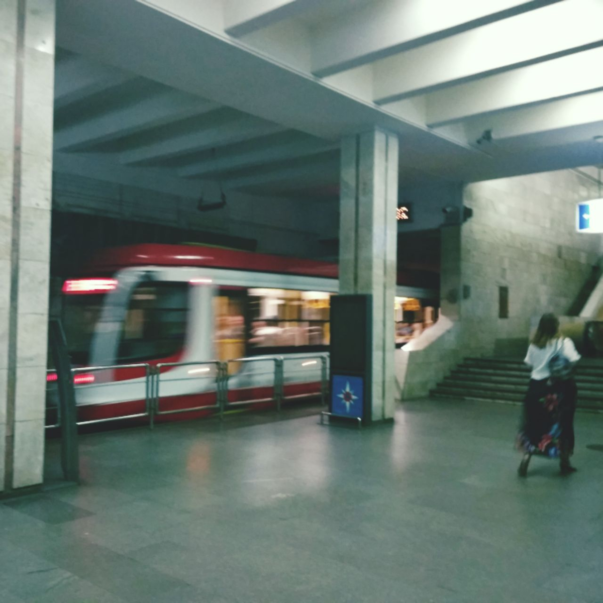 Трамвай на станции Комсомольская. Фото автора