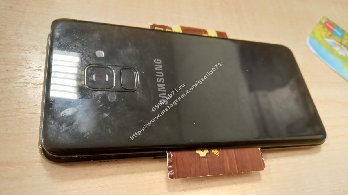 Samsung Galaxy A8 (Снятие задней крышки)