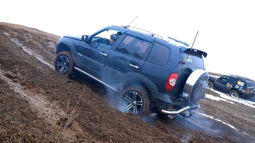 Мужик обезумел и вскипятил NIVA Chevrolet. Дал зрелищ и веселья