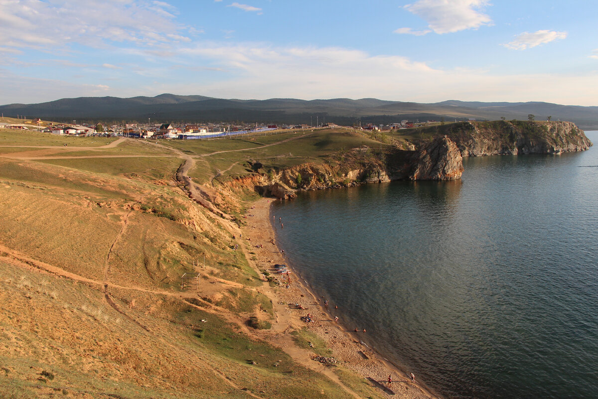 Вид на Хужир