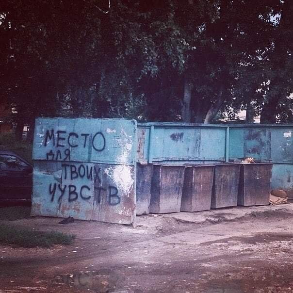 Здравствуйте дорогие мои читатели. Хочу поделиться с вами своим наблюдением за сегодня. Так сказать с пылу с жару.

Вышел я в магазин. Обычно я люблю передвигаться по городу в наушниках в которых играет любимая музыка. Но сегодня вышел без них. И как обычно в такие моменты я начинаю прислушиваться к окружающему миру. И вот по дороге домой я увидел женщину около сорока лет с ребёнком лет девяти. Он ей, что-то говорил, то ли спрашивал, то ли рассказывал, я не расслышал. Но я расслышал, что она ему сказала «Замолчи. Надоел уже, сколько можно? Говоришь и говоришь целый день». Я конечно сразу подумал про себя, как было в моём детстве.
Мне было примерно 7 или 8 лет и со мной случилась одна история в школе. Я решил поделиться дома с мамой. Пришёл из школы и начал рассказывать. И вдруг я увидел в её глазах такую негативную оценку, как будто я сумасшедший, я осекся. С того момента я всё меньше и меньше начал доверять своей маме и всё больше контролировать то, что я ей говорю. Пропало то самое доверие между ребёнком и мамой. Я закрылся. Я не обвиняю маму ни в чем, возможно она не умела реагировать по другому. Но доверие это очень тонкая материя.
Сейчас я стараюсь общаться со своими детьми ы доверительной атмосфере, чтобы они были готовы поделиться со мной всем чем угодно. Я буду только рад.
Такой небольшой пост получился сегодня. Спасибо, что дочитали.