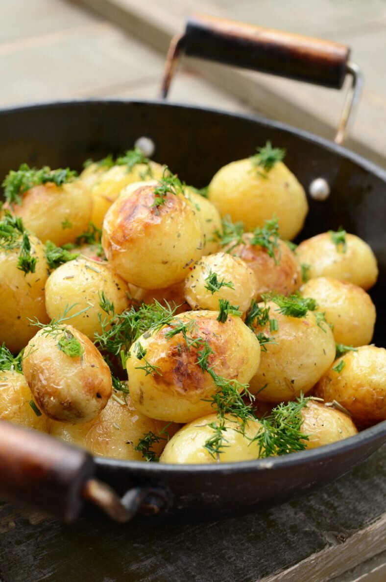Рецепты со свежей картошкой. Картошка. Молодая картошка. Блюда с картошкой. Вкусные блюда из картофеля.