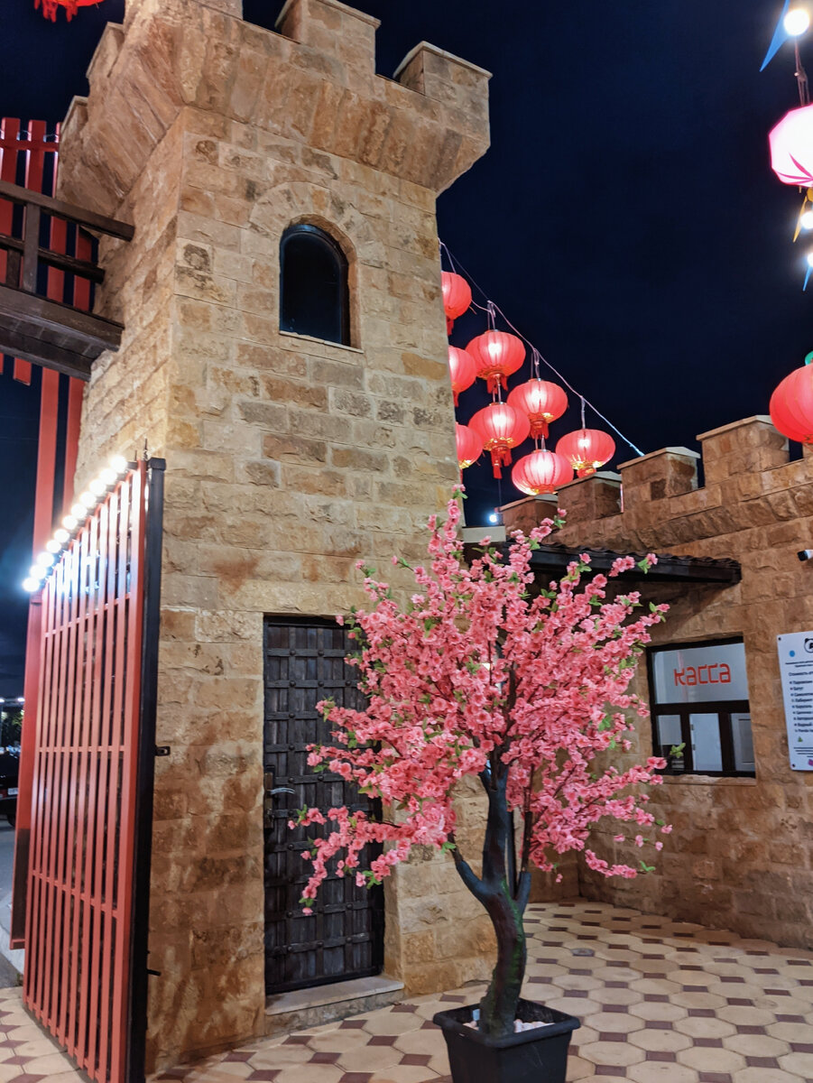 Вход - крепость. Интересное оформление