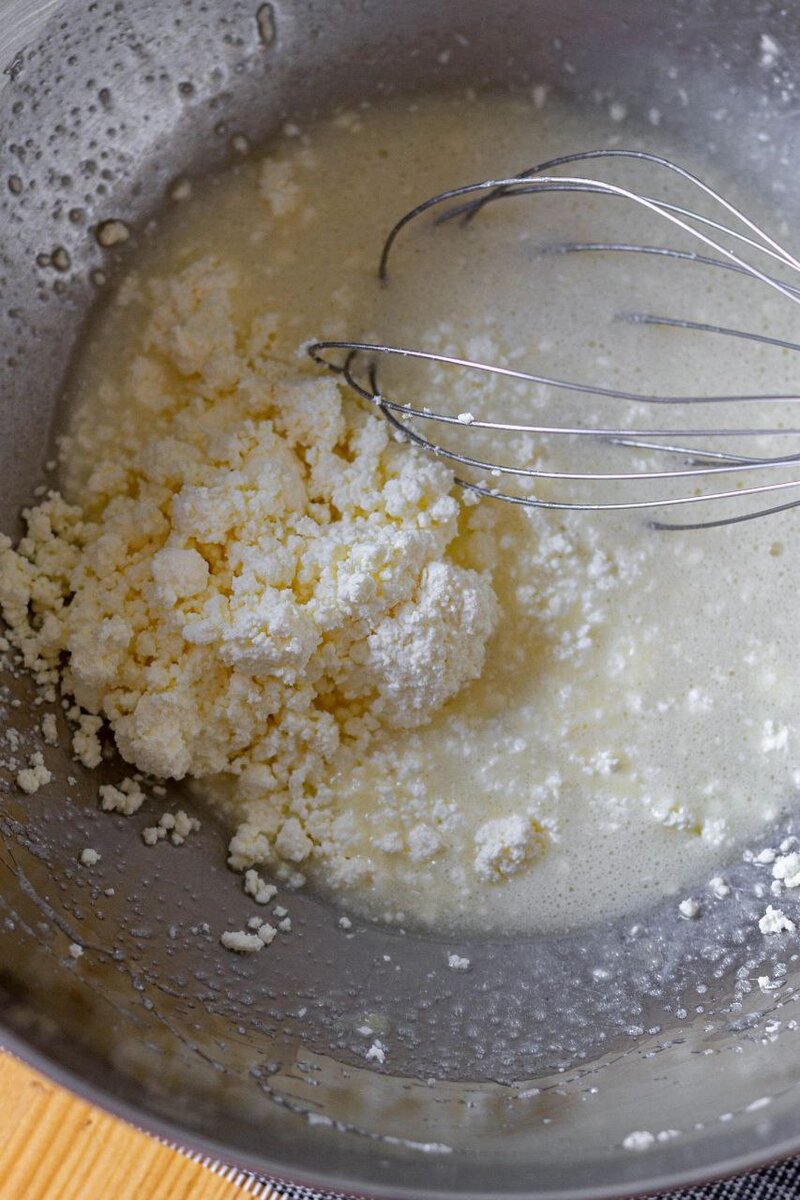 Добавляем творог