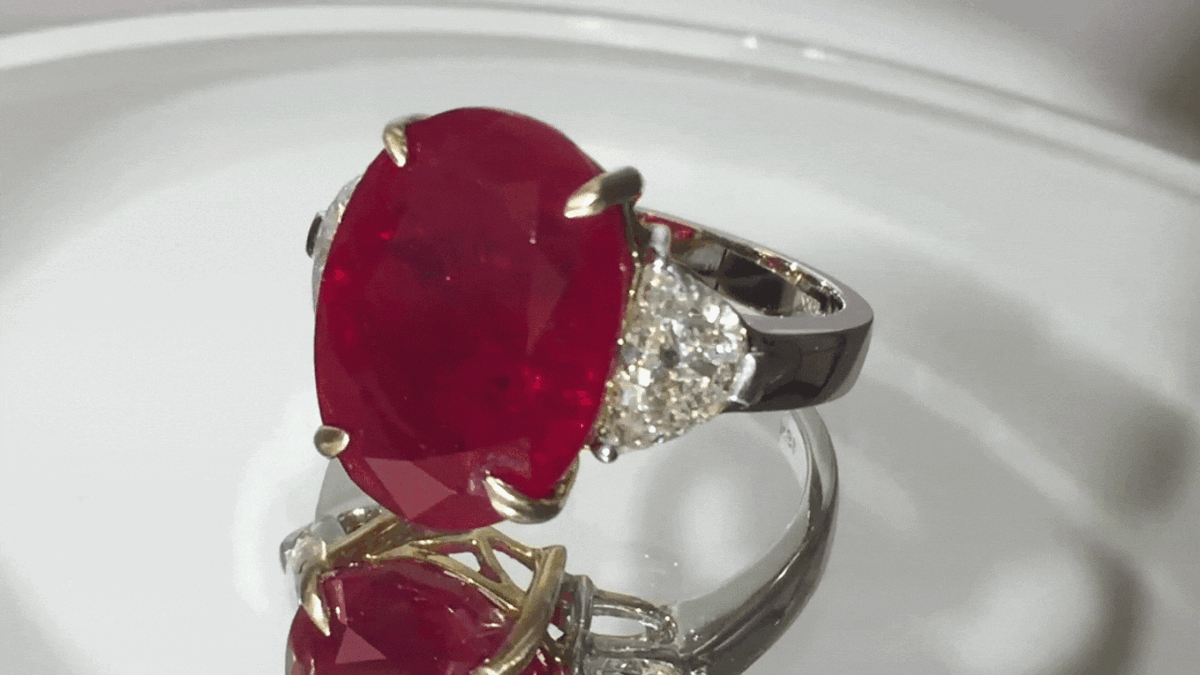 Живая картина, нажмите, чтобы увидеть рубин в движении