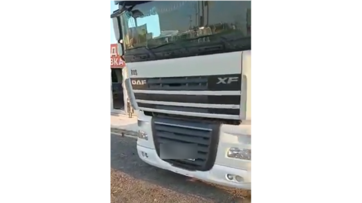 Седельный тягач DAF XF (12 литров) на который установили оборудование водородного питания двигателя.