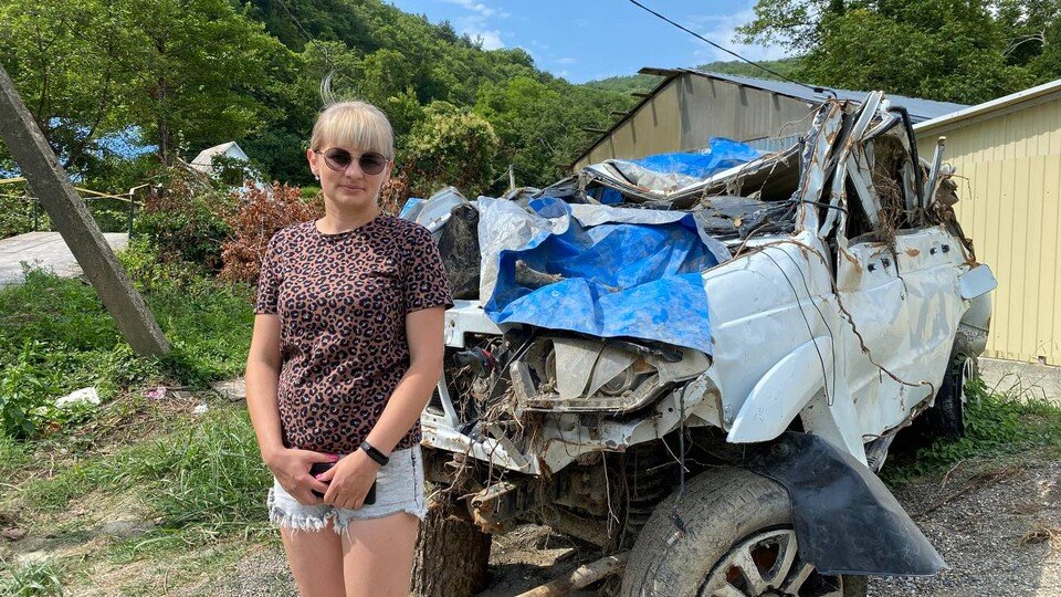 Нашли ли девушку унесенную в сочи. Автомобиль унесло в море Сочи. УАЗИК утонул. Девушке из Сочи подарили УАЗ