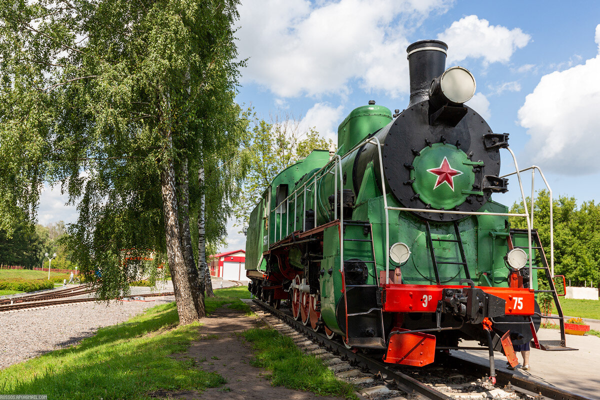 Паровоз памятник.