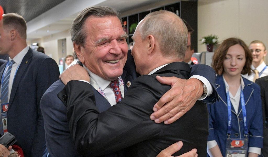 Г. Шредер и В. Путин. Фото из открытых источников.