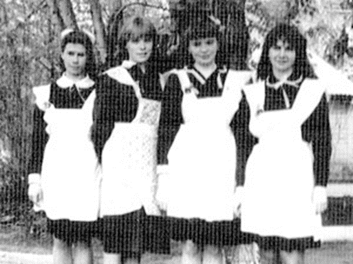 На снимке: Люда Павлушова, Лена Фомина, Света Колотилова, Лена Шумакова