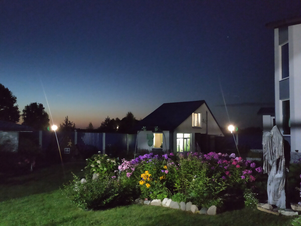 Вот такой целый домик на семью из 4 человек можно снять в Реброво