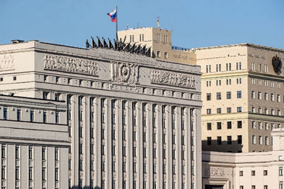    В Минобороны РФ сообщили о награждении на передовой героев СВО