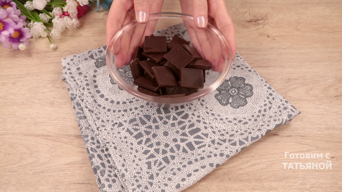 Un tort somptuos are un gust mai bun decât un Snickers.  Pur și simplu se topește în gură.  Rapid ușor și foarte gustos