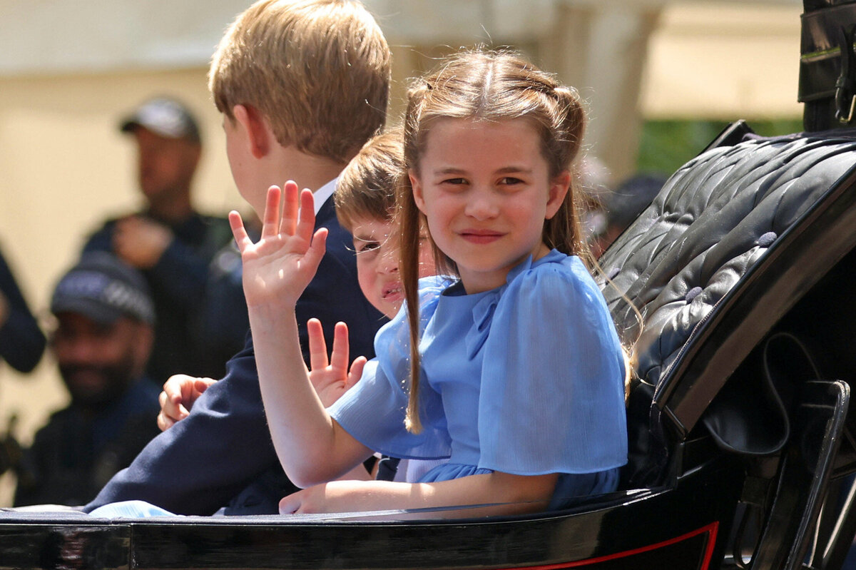     В память о прабабушке: какой бесценный подарок может получить принцесса Шарлотта