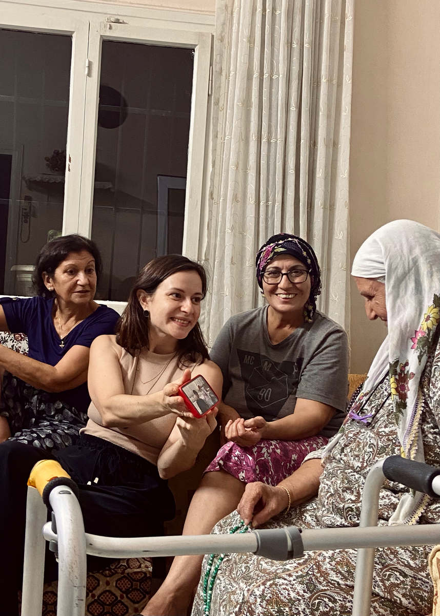 Реальность изменилась. Моя красивая, теплая, строгая турецкая бабушка приняла такую страшную смерть. Пусть ее ожидает самая красивая и спокойная пустота. 