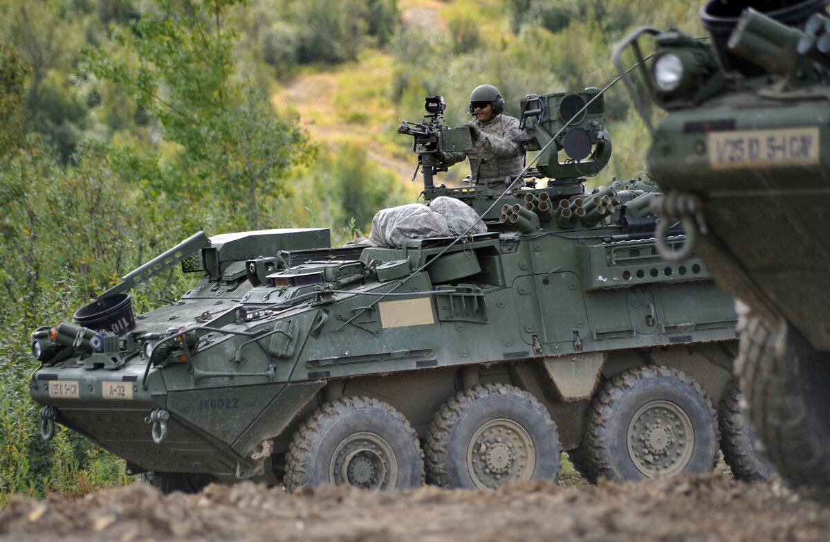 Страйкер shorad. 5 stryker. Бмп страйкер. Бмп страйкер. Инженерная машина м1132 страйкер.