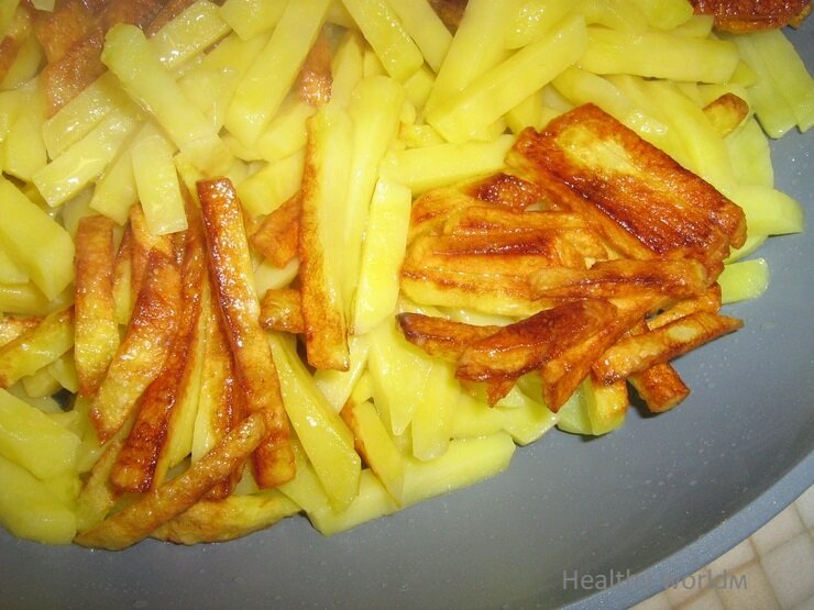 Жареная картошка. Жареная картошка. Картофель жареный на сковороде. Пожарить картошку на сковороде с золотистой корочкой. Пожарить картошку на сковороде с золотистой корочкой.