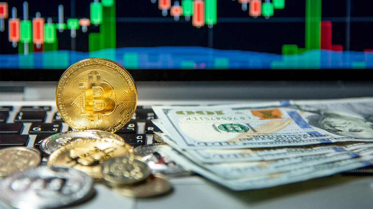 Торговать можно в ручную, или использовать ботов