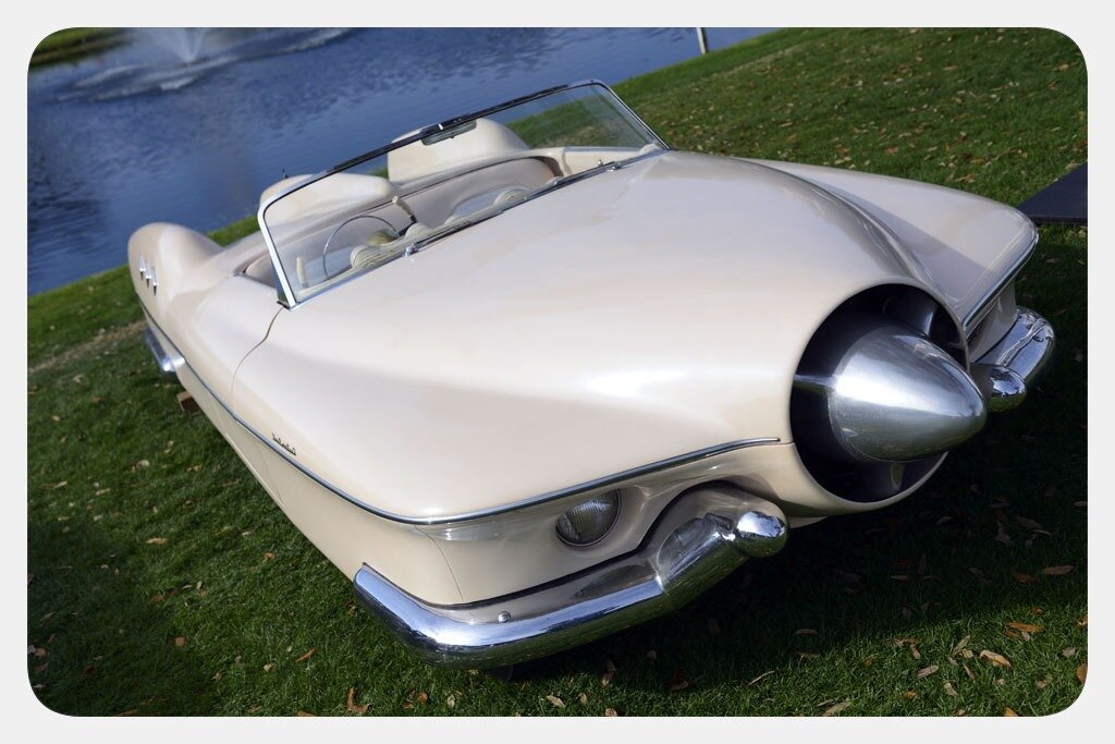 В начале 1950-х годов General Motors представила свой концепт-кар Buick LeSabre. У него был футуристический дизайн кузова, который явно повлиял на стиль и технику самолета.-2-3