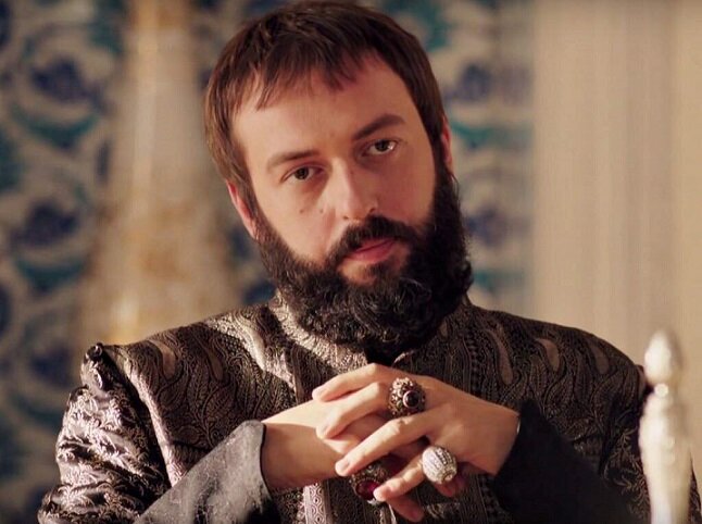 Сериал Великолепный Век - скромный Ибрагим-Паша.  Как мы помним, один из перстней был подарен лично Султаном Сулейманом
