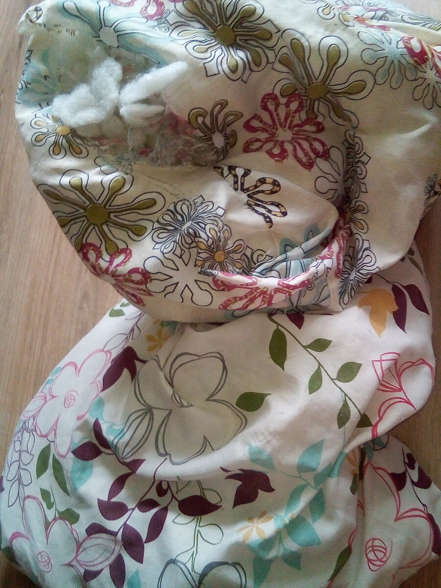 Старые синтетические подушки.