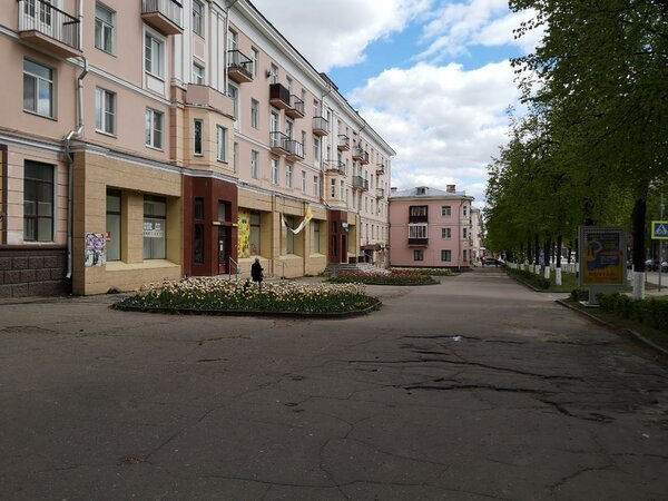 Листаем, много фото, город красивый, но по асфальту нереально ходить на каблуках