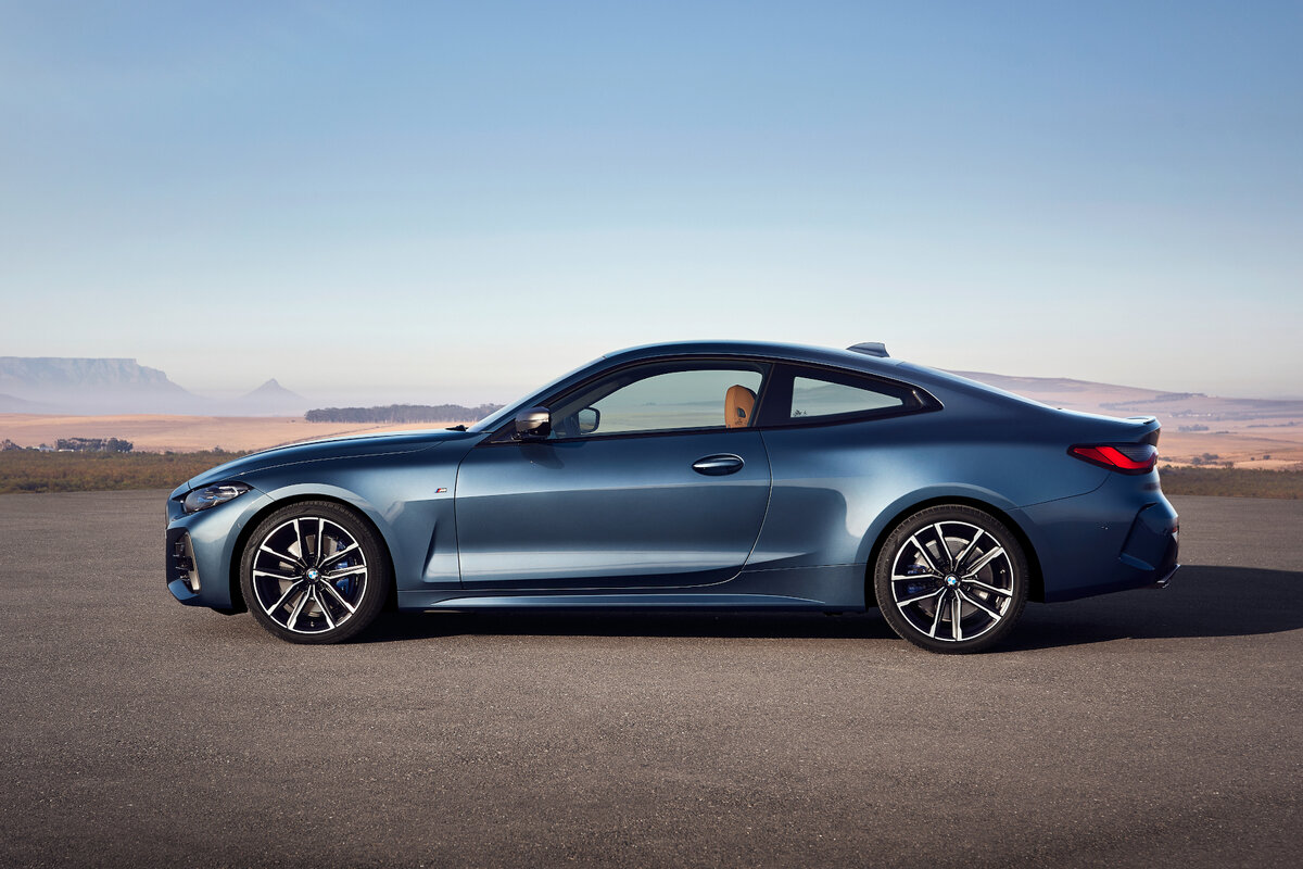 Мускулистый дизайн купе 4 серии особенно впечатляет  сбоку.