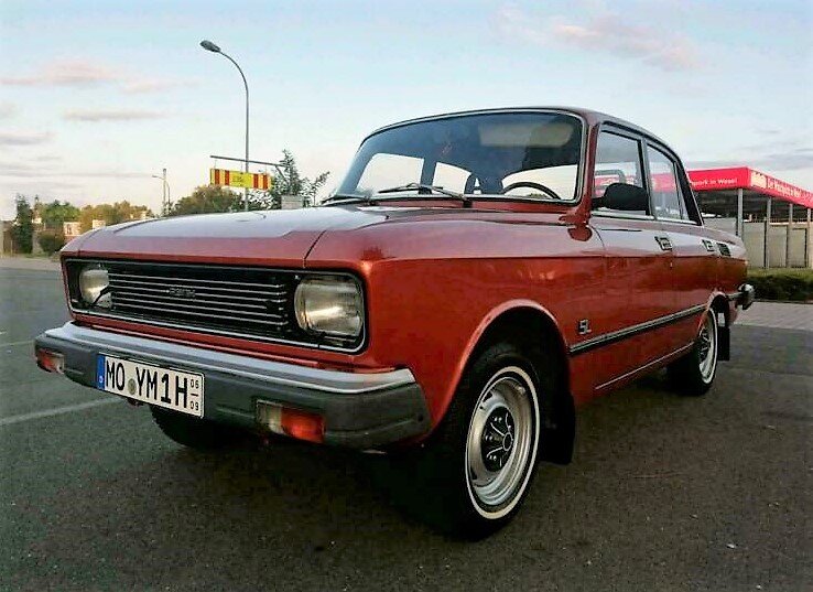 Оригинальный Москвич 1985 года. С молдингом и надписью SL.