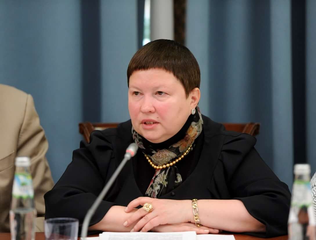 Елена Сутормина