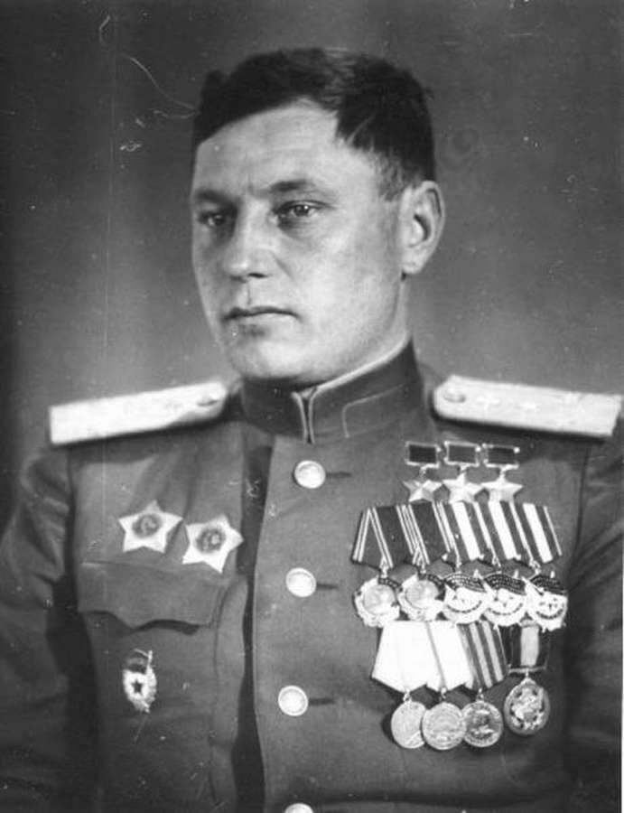 Первый трижды Герой Советского Союза.