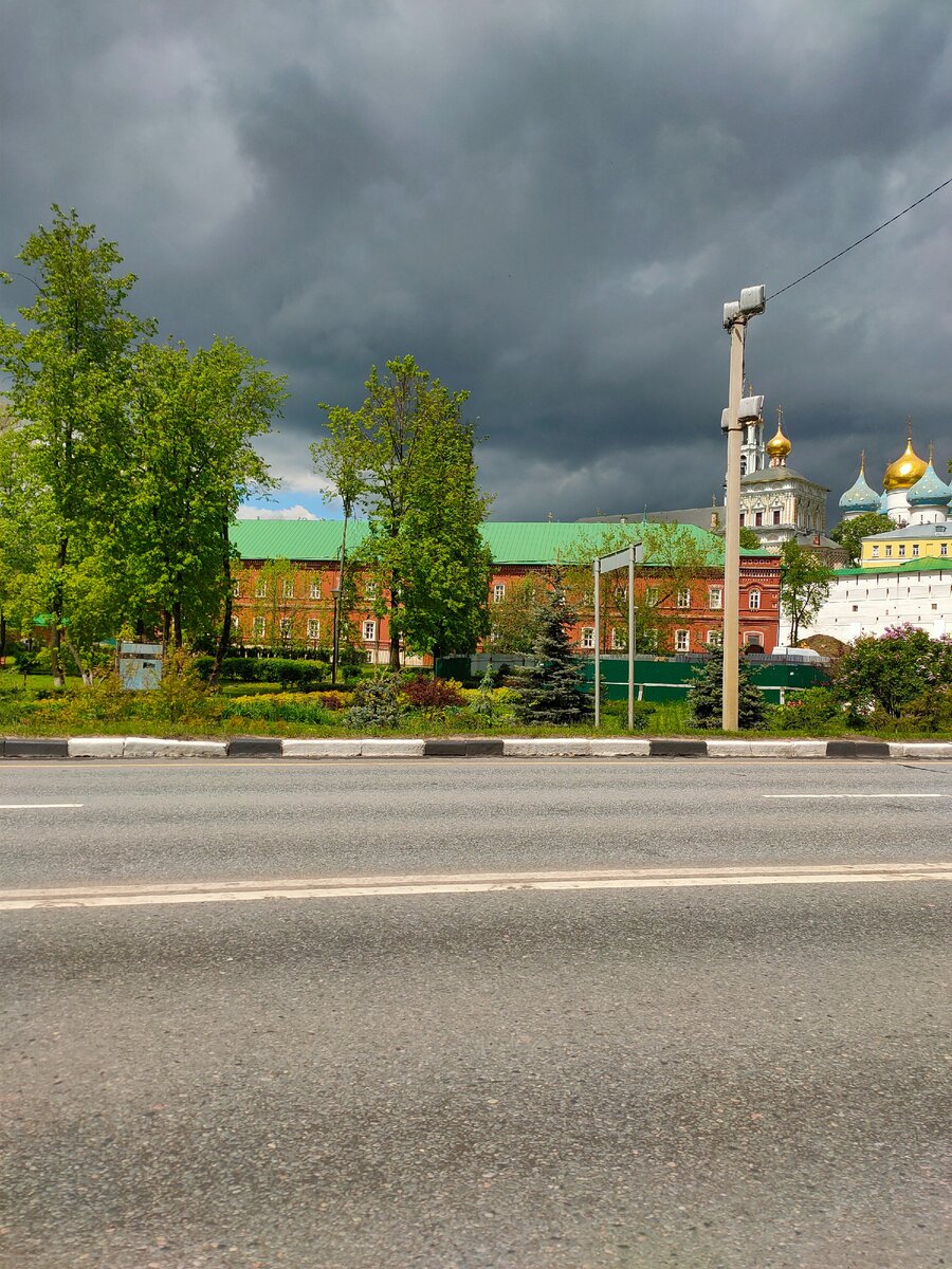 Пафнутьевский сад и Лавра в Сергиевом Посаде, июнь 2020 года. Фото Артюхов Д.