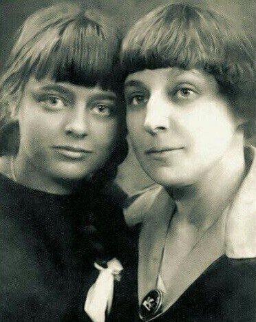 Марина Цветаева с дочерью Ариадной. Источник: Pinterest