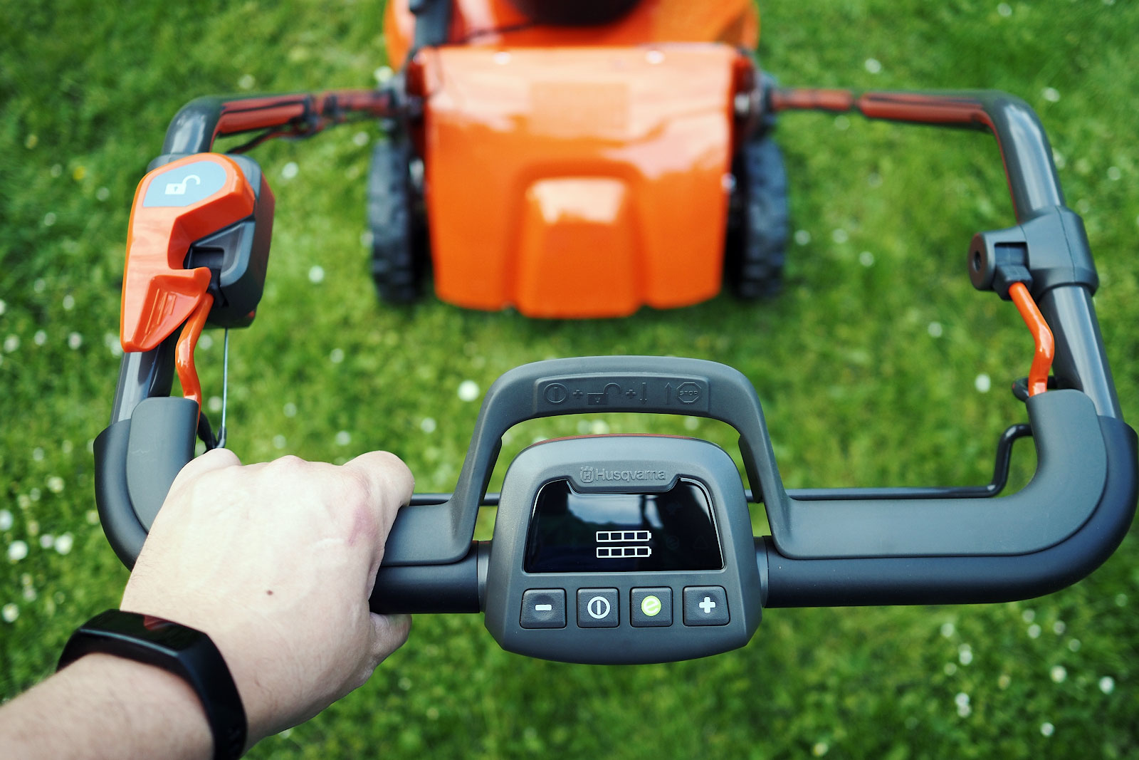 Хускварна lc. Газонокосилка Husqvarna LC 247. Газонокосилка Husqvarna lc151s. Husqvarna LC 151. Аккумуляторная газонокосилка, самоходная Husqvarna lc353iv.