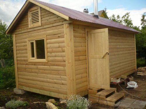 Баня, собранная из брусьев