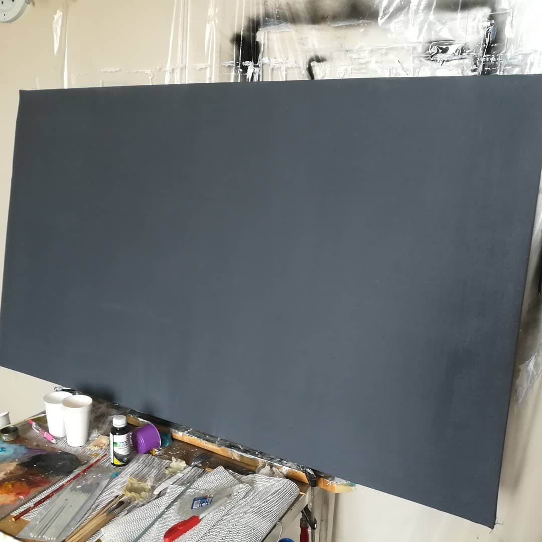 Один из заготовленных холстов на подрамнике