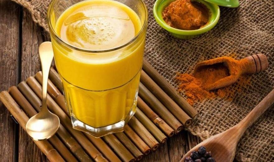 Вода с куркумой : вот какие положительные эффекты окажет этот напиток на ваш организм.