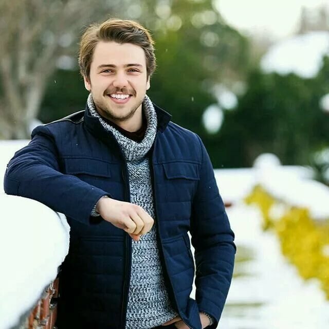 Толга Сарыташ, источник Яндекс.Картинки