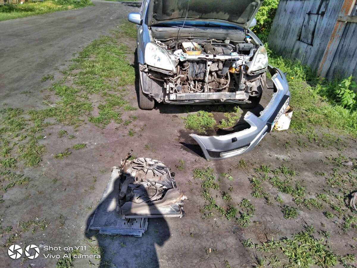 Жена получила права, не задолго до этого, я приобрел долгажданную (HONDA-CR-V), но в один прекрасный день, отъезжая от ТЦ она полезла в сумочку и не заметила парковочный столбик🚧
