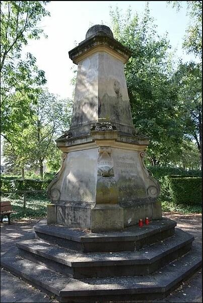 Кладбище Хеддесдорфа. памятник погибшим в событиях 1870-71 годов.