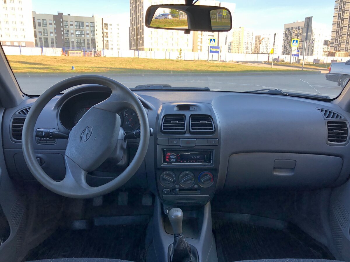 Салон Hyundai Accent. Листай фотографии вправо.