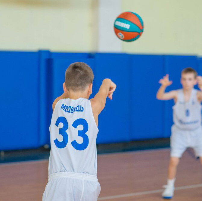 Передача мяча в баскетболе