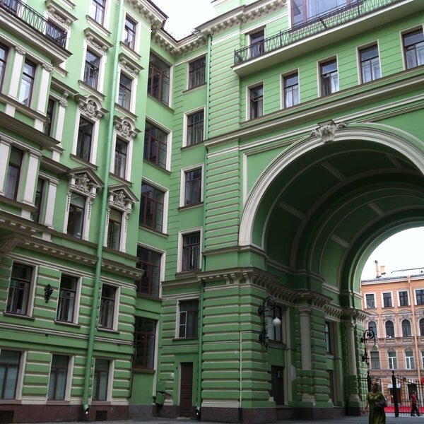 Санкт-Петербург, Кирочная ул., д. 32-34. Доходный дом А. В. Ратькова-Рожнова