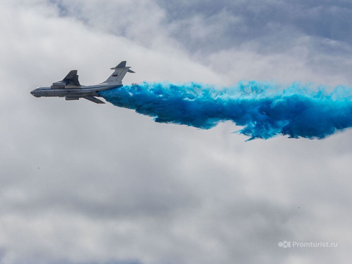 Что будет, если из трёх ИЛ-76 одновременно сбросить 120 тонн воды ✈️??